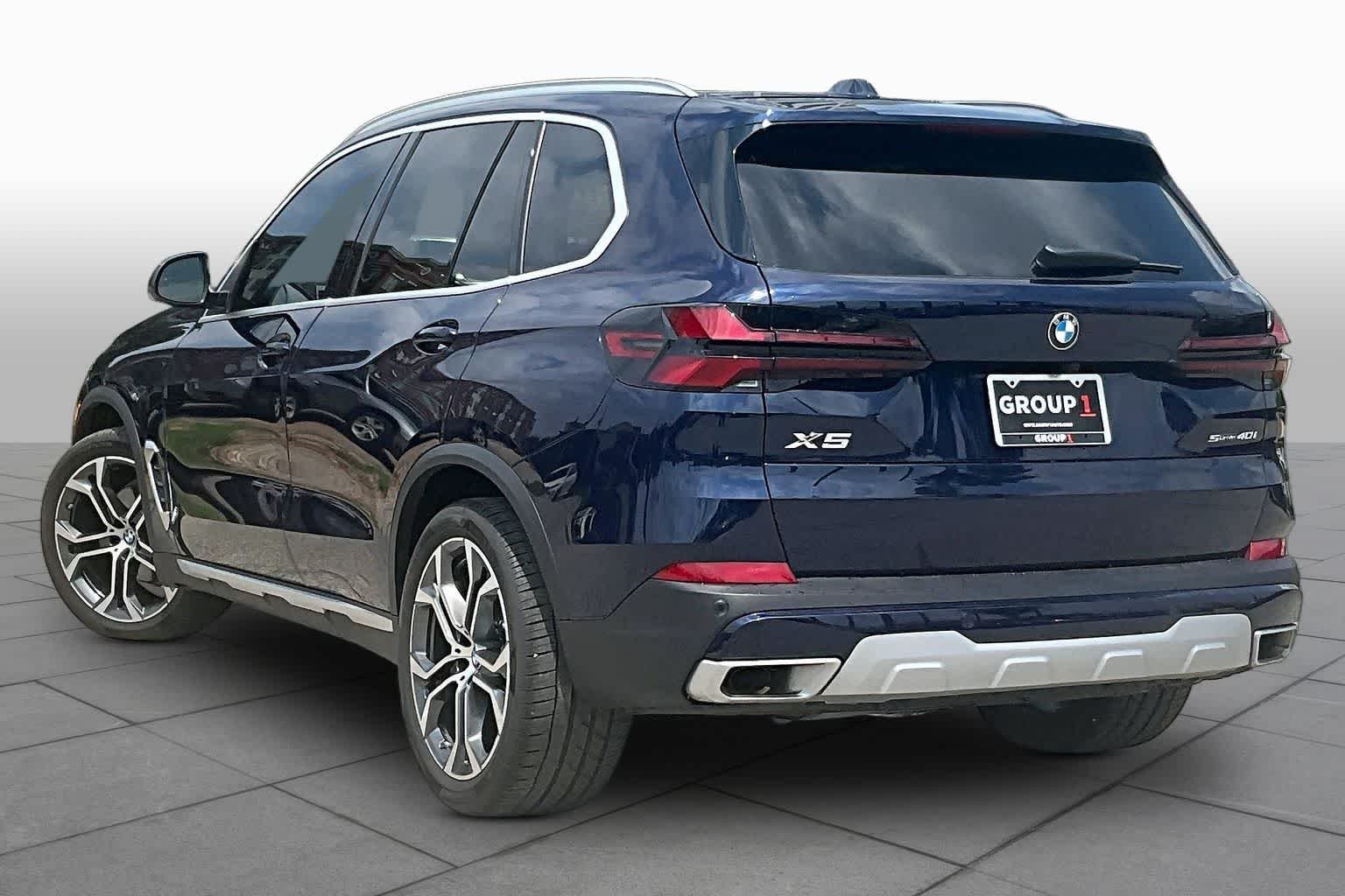 Used 2026 Tanzanite Blue II Metallic BMW sDrive40i image 11