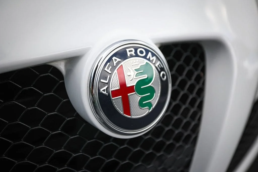 Used 2017 White Alfa Romeo Base image 12