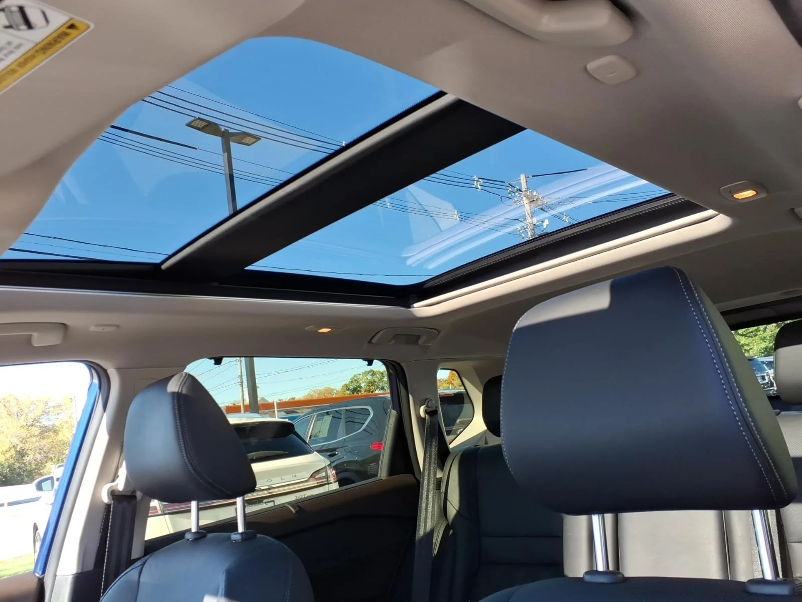 Used 2023 Caspian Blue Metallic Nissan Platinum image 18