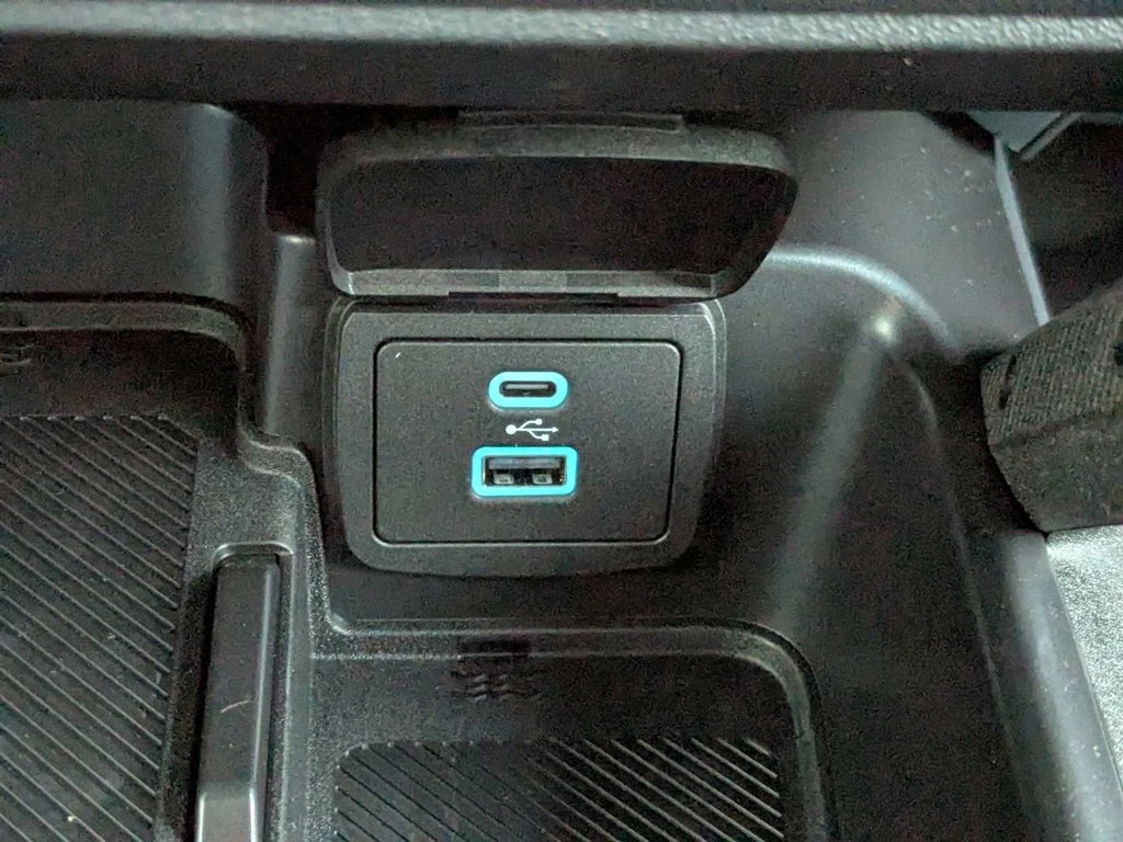 New 2025 Velocity Blue Metallic Ford Badlands image 20