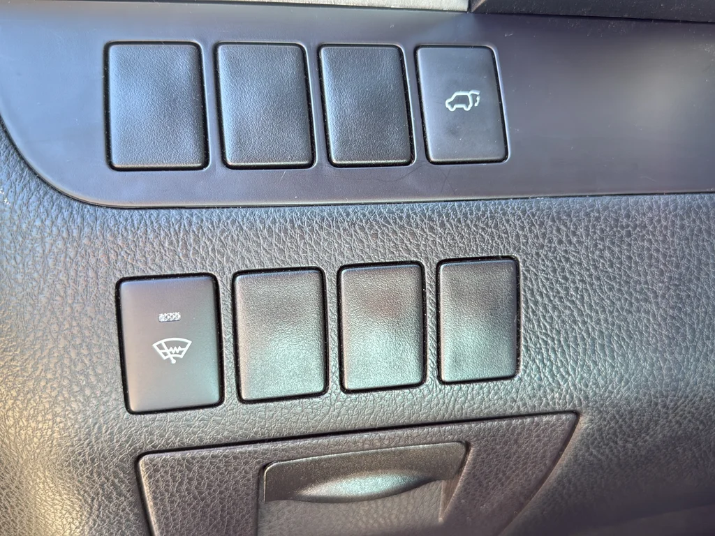 Used 2016 Gray Toyota XLE V6 image 13