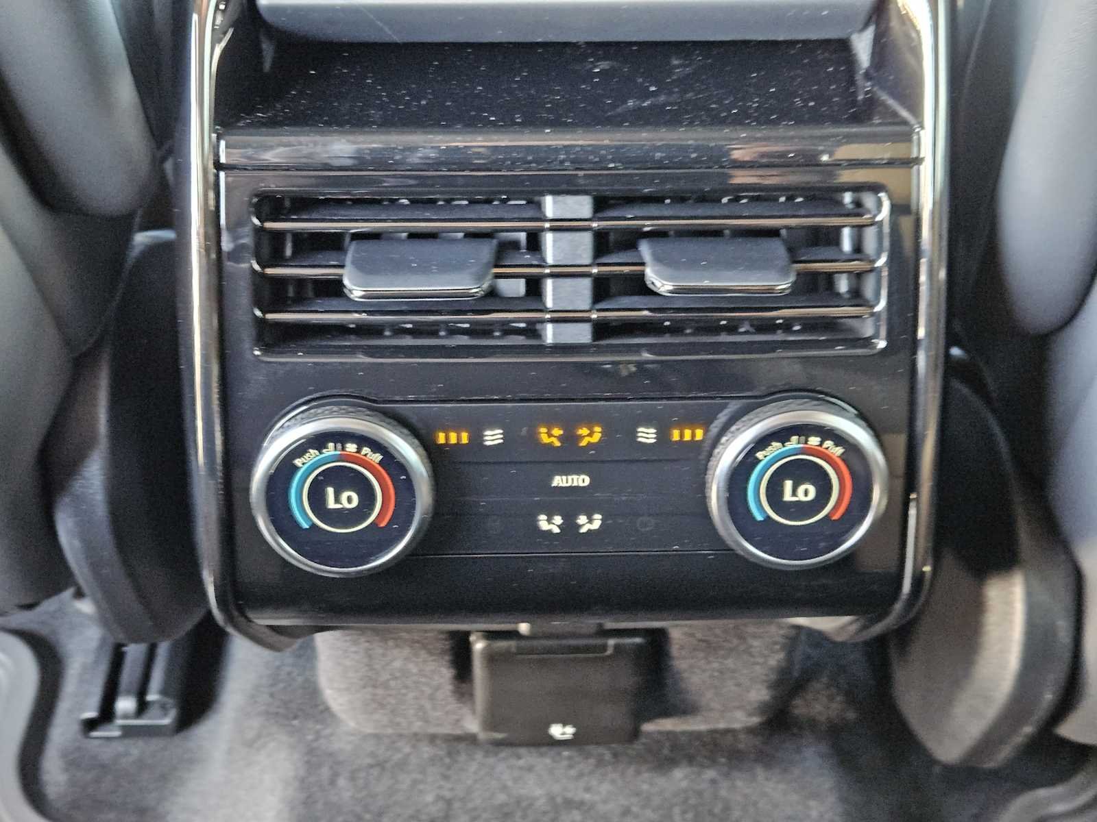 New 2027 Santorini Black LAND ROVER Dynamic SE P400 image 29