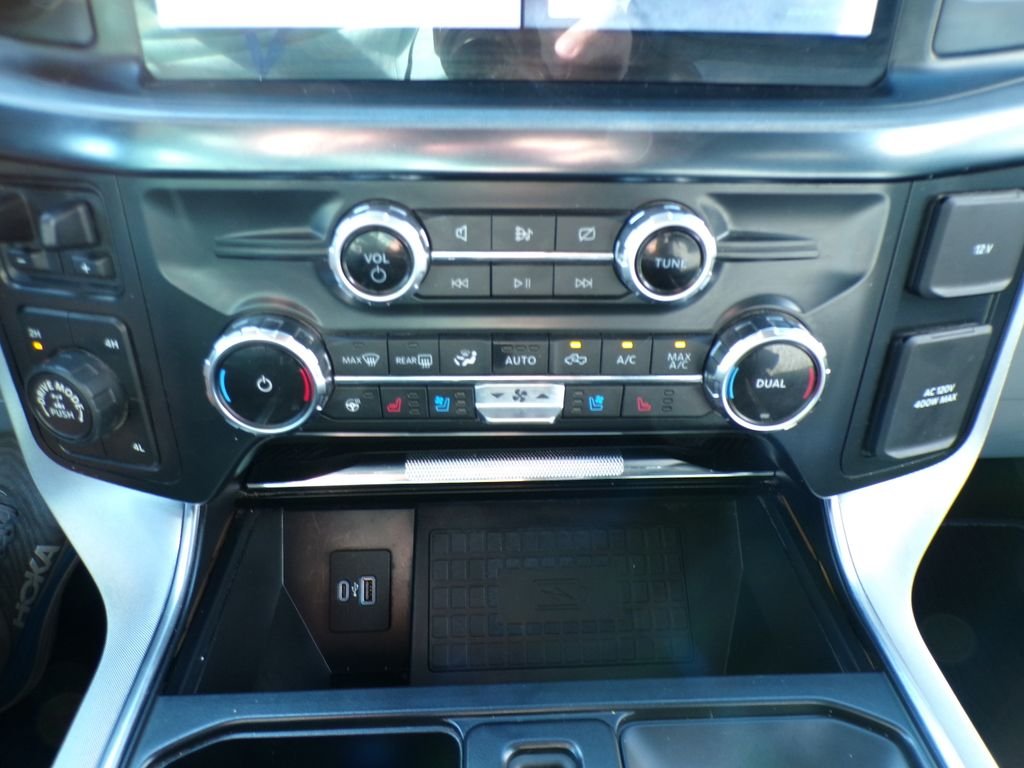Used 2022 White Metallic Ford Limited image 27