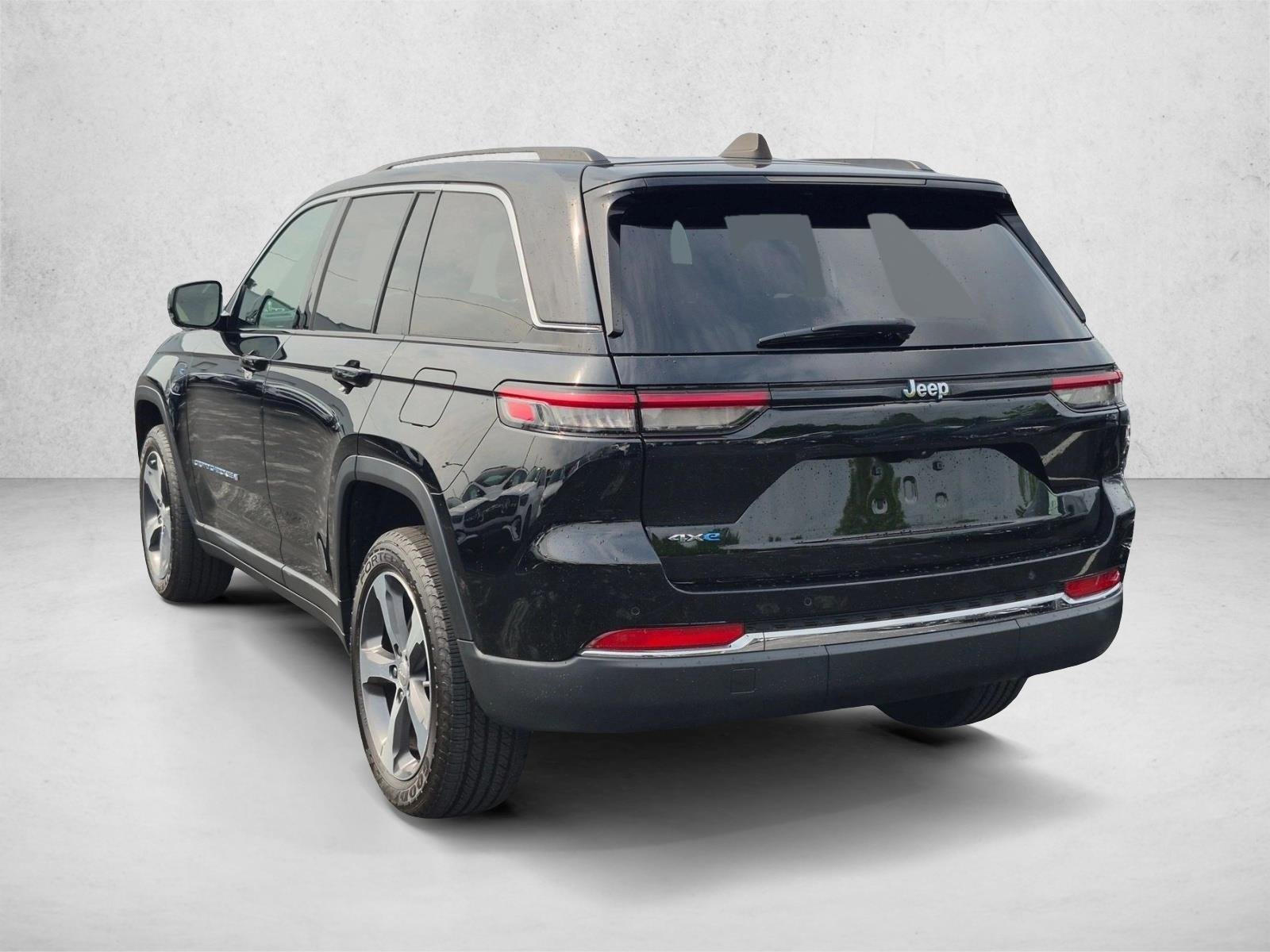 Used 2022 Diamond Black Crystal Pearlcoat Jeep  image 8