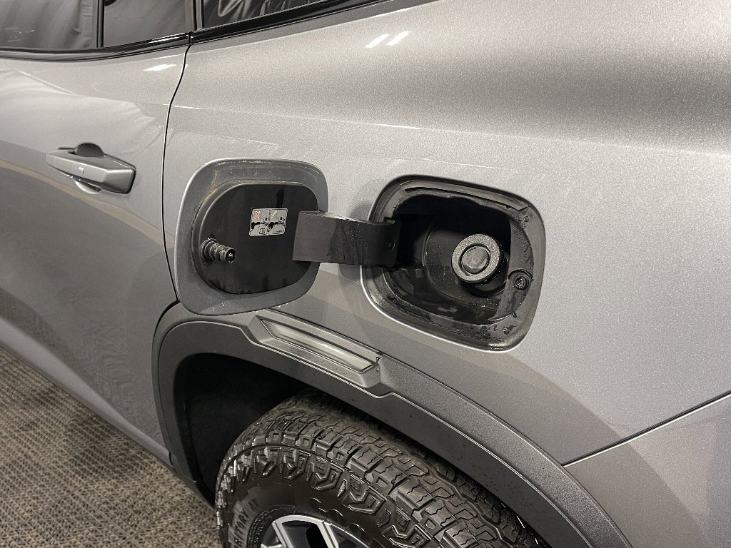 2025 GMC Acadia AT4 - Photo 14