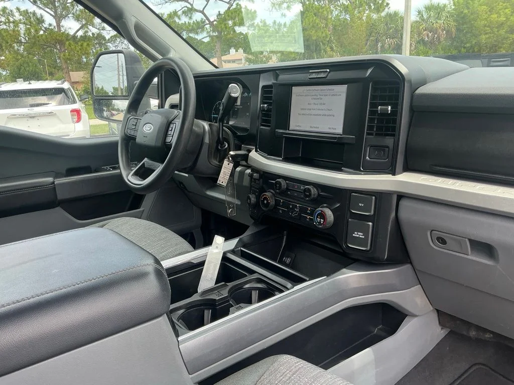 Used 2025 White Ford XLT image 28