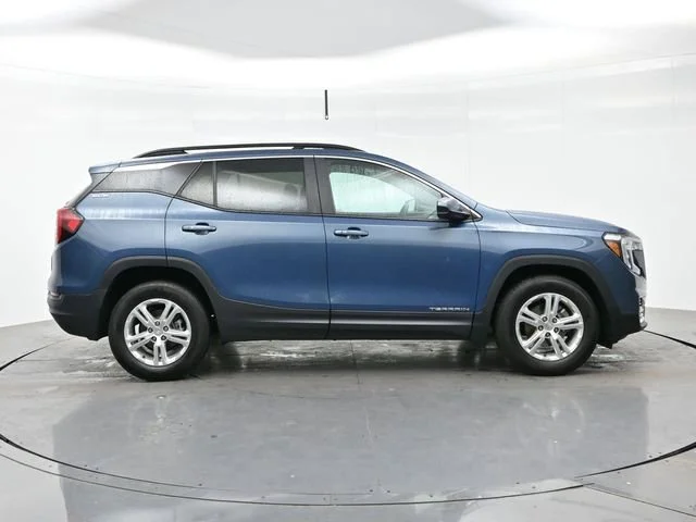 Used 2024 Downpour Metallic GMC SLE image 8