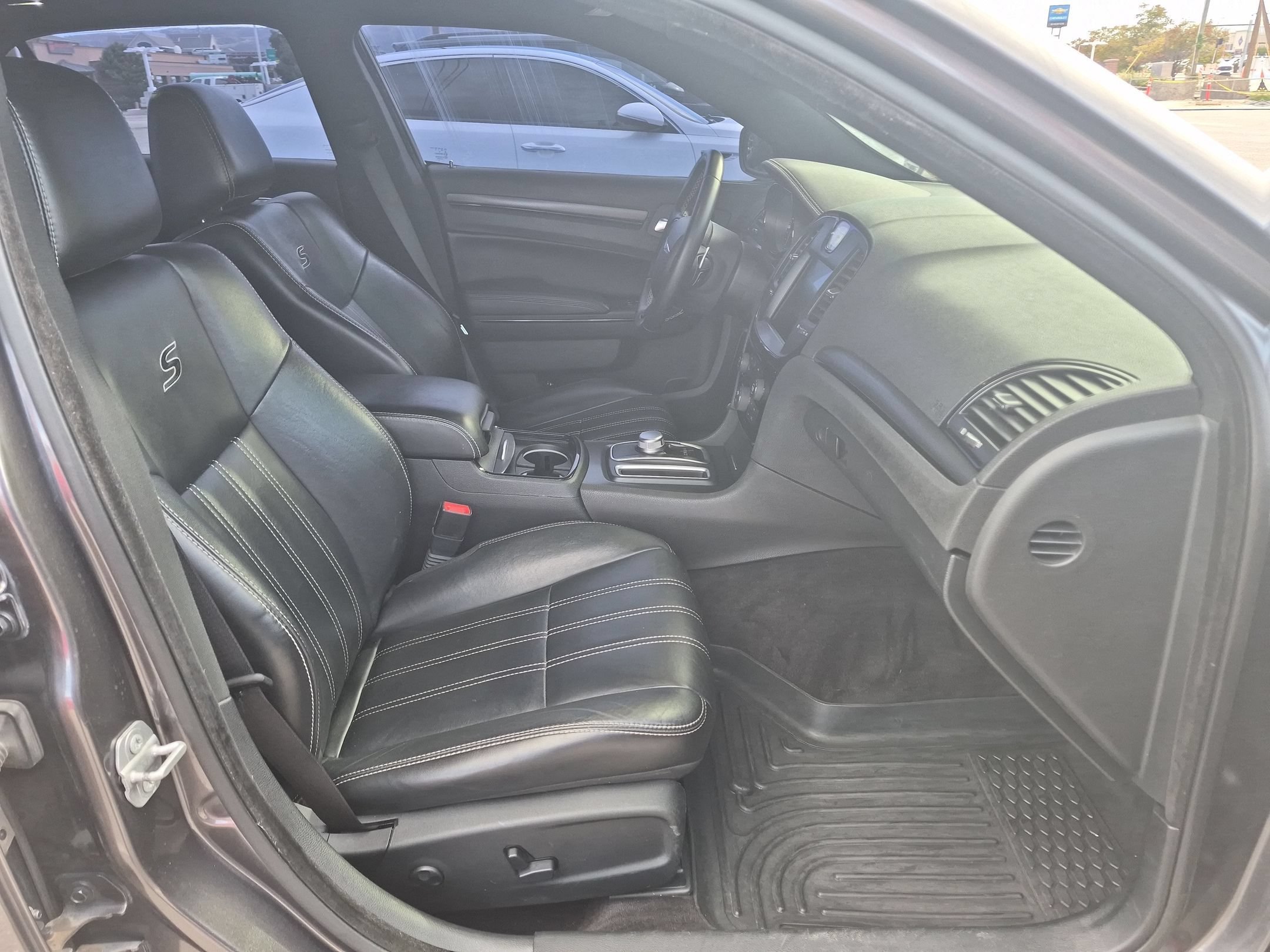 Used 2016 Granite Crystal Metallic Clearcoat Chrysler 300S image 28