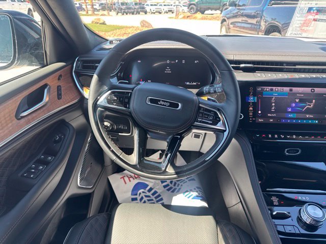 New 2027 Bright White Clear-Coat Paint Jeep Summit image 16