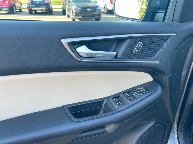 Used 2022 Gray Ford SEL image 23