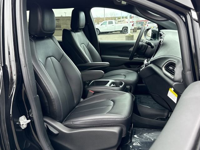 2026 Chrysler Pacifica Select - Photo 27