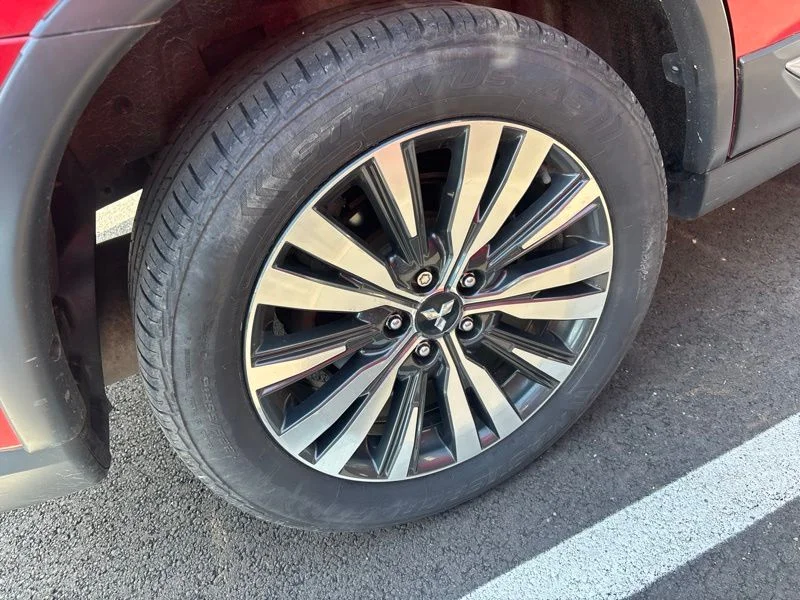 Used 2019 Red Mitsubishi SEL image 6