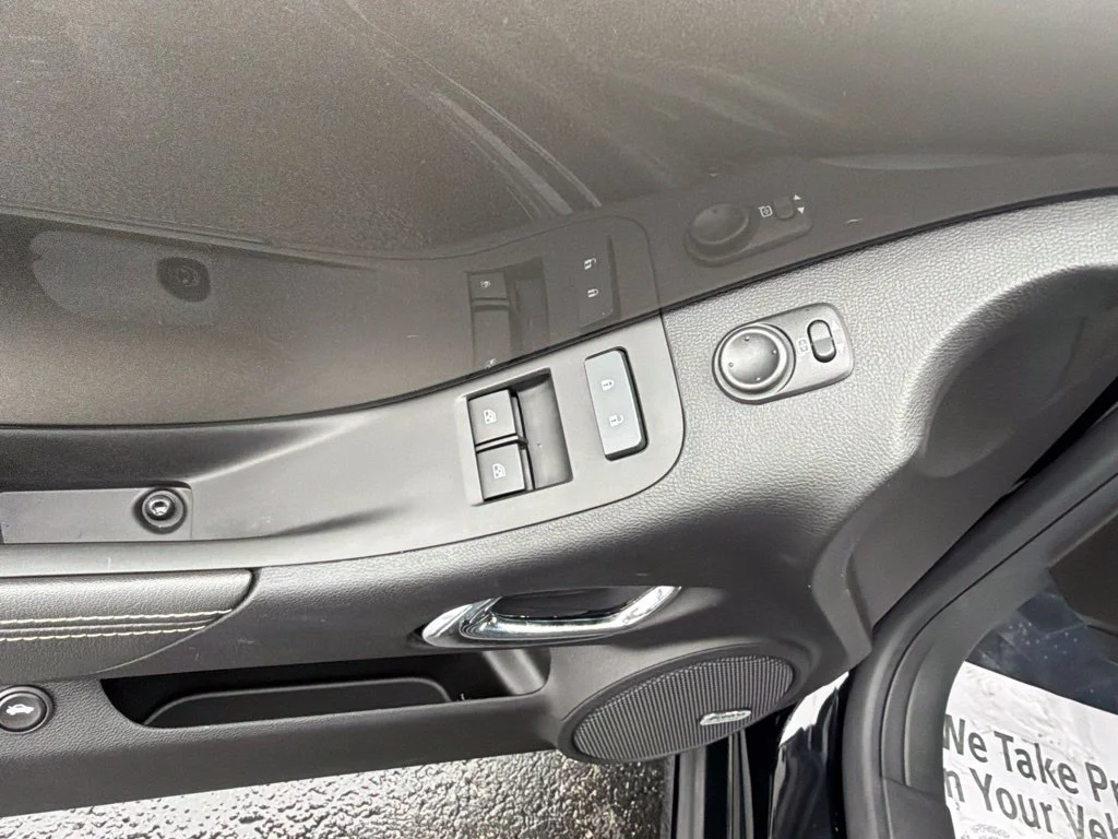 Used 2015 Black Chevrolet 2LT image 25