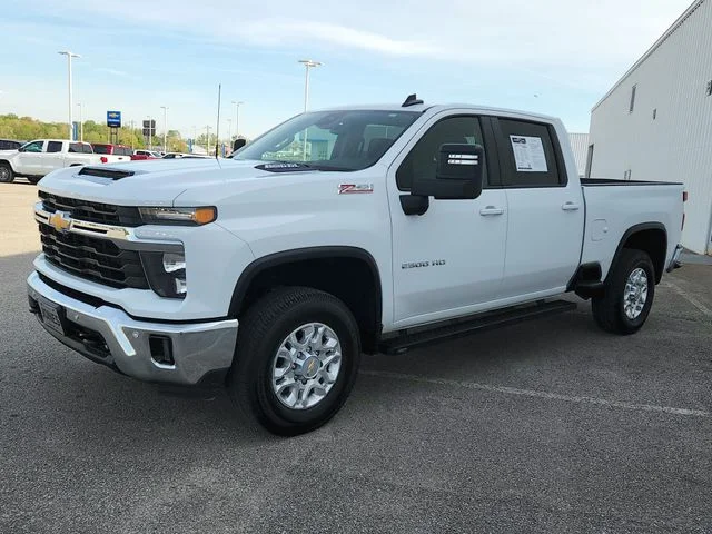 Used 2025 White Chevrolet LT image 3