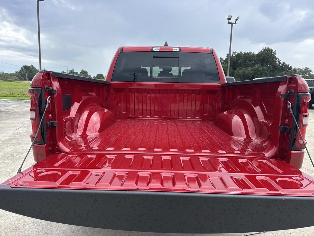 New 2027 Molten Red Pearl-Coat Exterior Paint RAM Express image 17