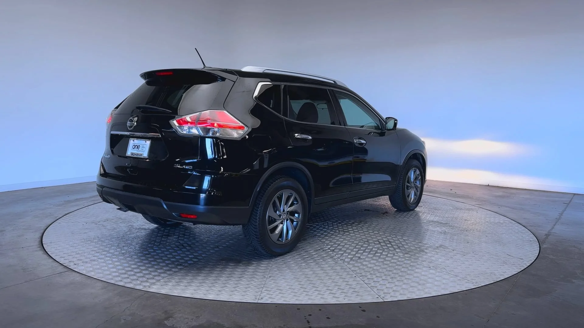 Used 2016 Magnetic Black Nissan SL image 8
