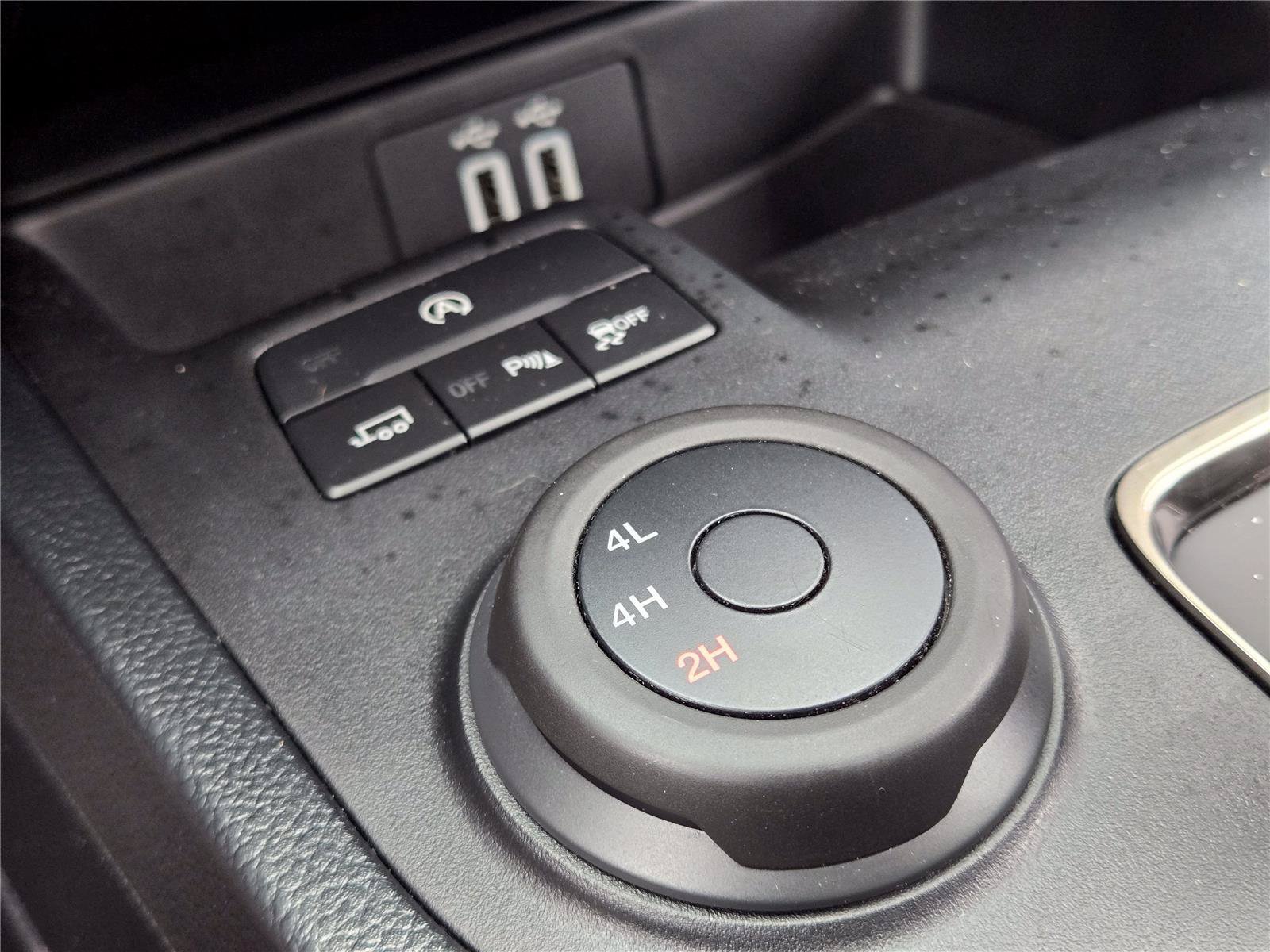 Used 2022 Gray Ford LARIAT image 34