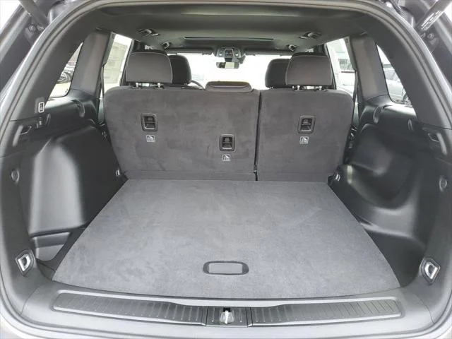 New 2026 Baltic Gray Metallic Clear-Coat Exterior Paint Jeep Laredo X image 35