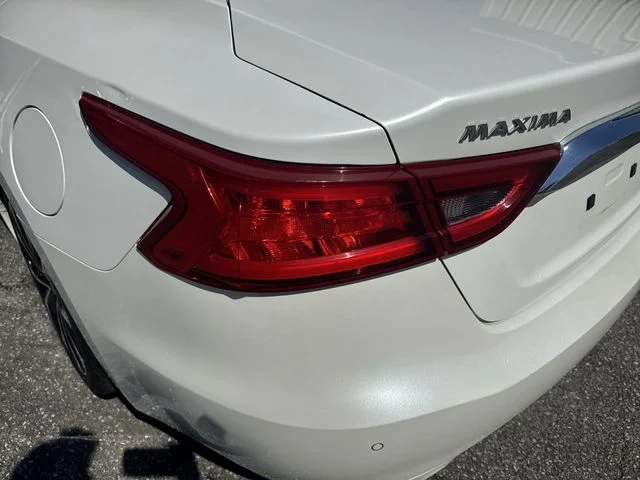 Used 2016 White Nissan SR image 33