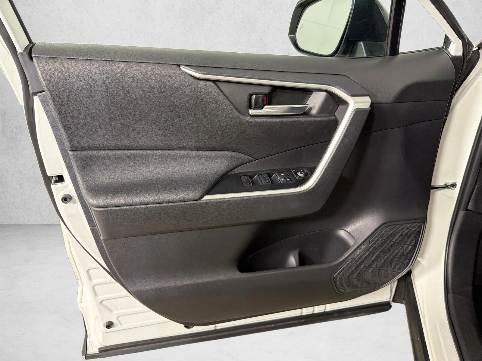 Used 2024 Ice Cap Toyota XLE image 11