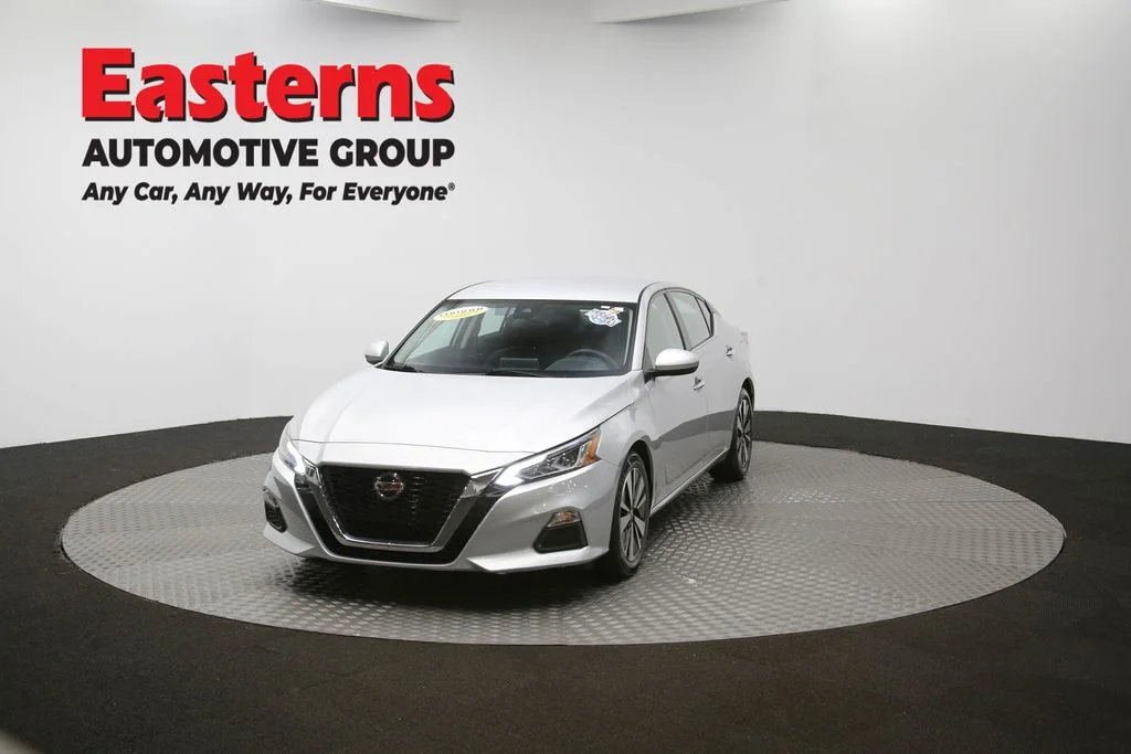 Used 2022 Silver Nissan 2.5 SV image 49