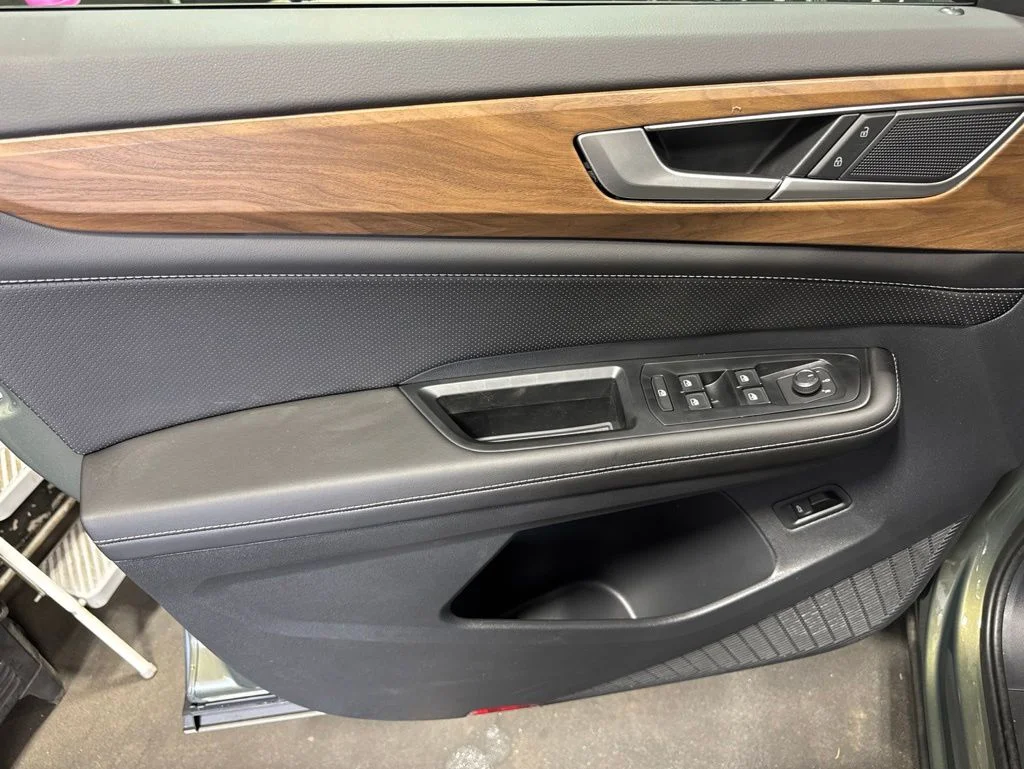 New 2026 Green Volkswagen 2.0T SE w/Technology image 9
