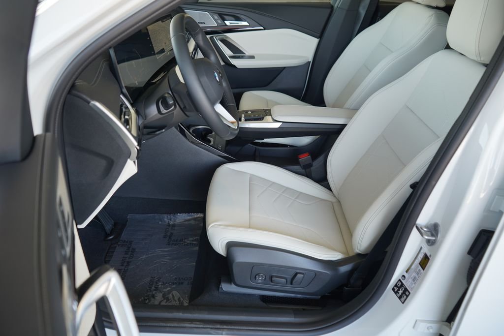 Used 2026 Alpine White BMW xDrive28i image 10