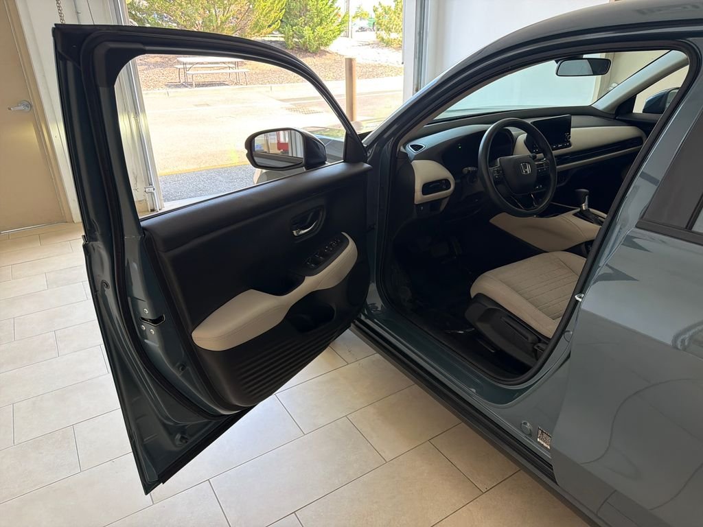Used 2023  Honda LX image 10