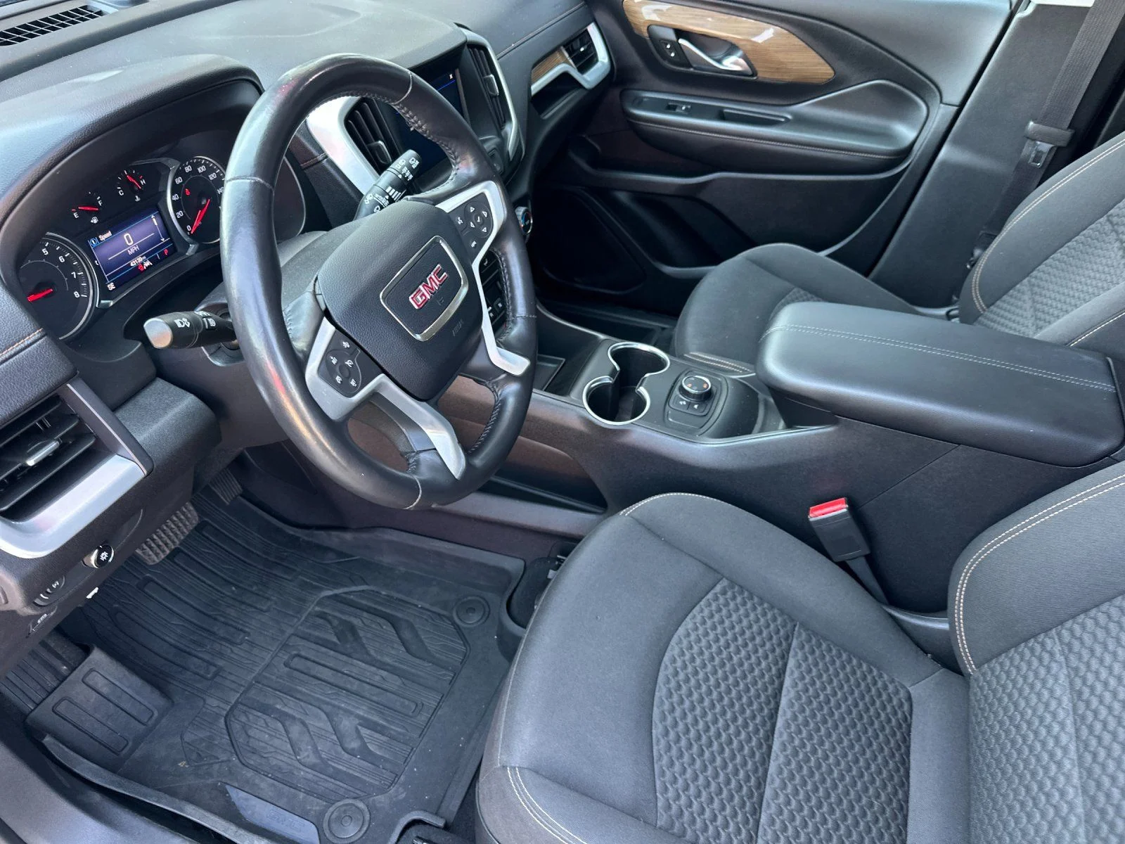 Used 2020 Graphite Gray Metallic GMC SLE image 9