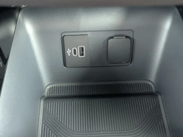 New 2026 Agate Black Metallic Ford Platinum™ image 24