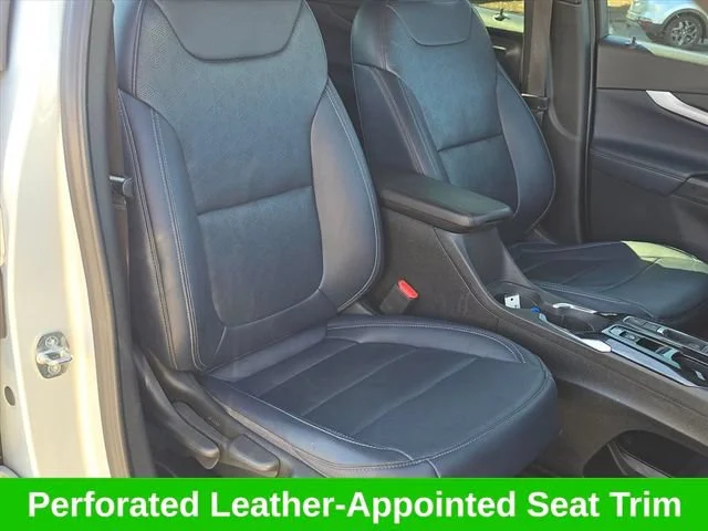 Used 2023 SILVER FLARE METALLIC Chevrolet Premier image 17
