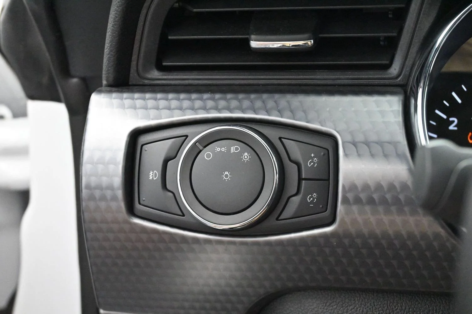 Used 2015 Oxford White Ford GT Premium image 30