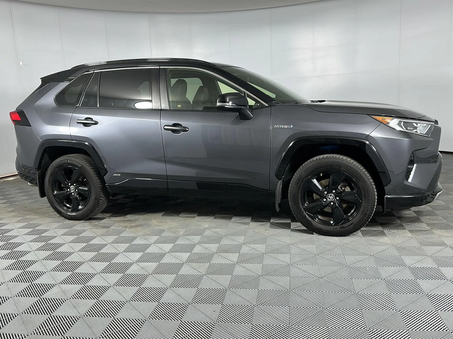 Used 2019 Magnetic Gray Metallic w/Black Roof Toyota XSE image 8