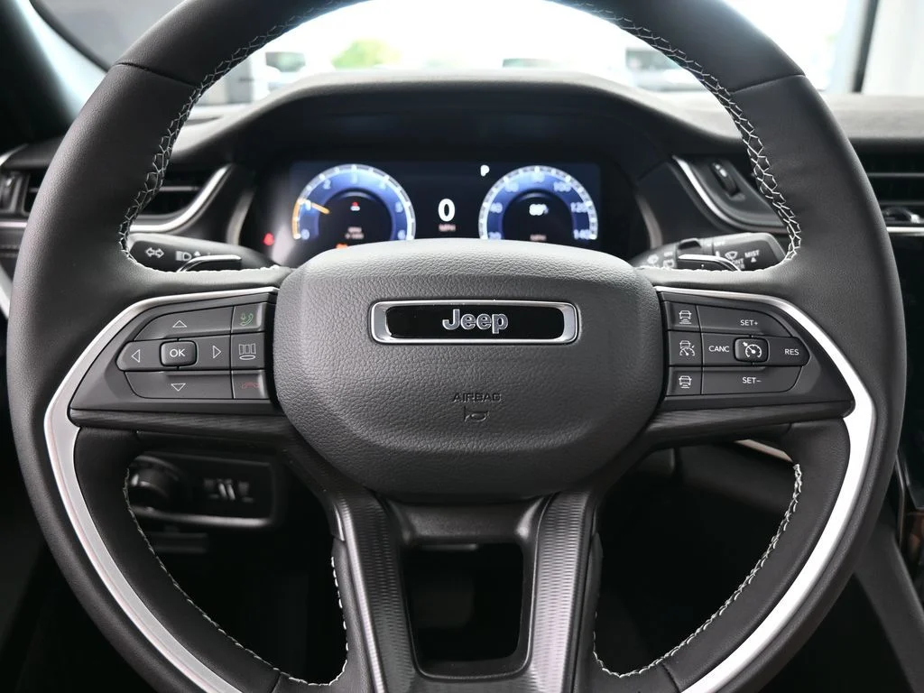 New 2025 Baltic Gray Metallic Clear-Coat Exterior Paint Jeep Altitude X image 25