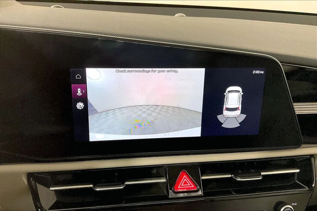 Used 2023 White Kia Wind image 21