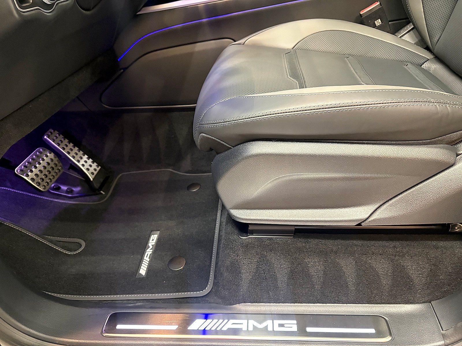New 2027 MANUFAKTUR Platinum Magno Mercedes-Benz AMG® G 63 image 58