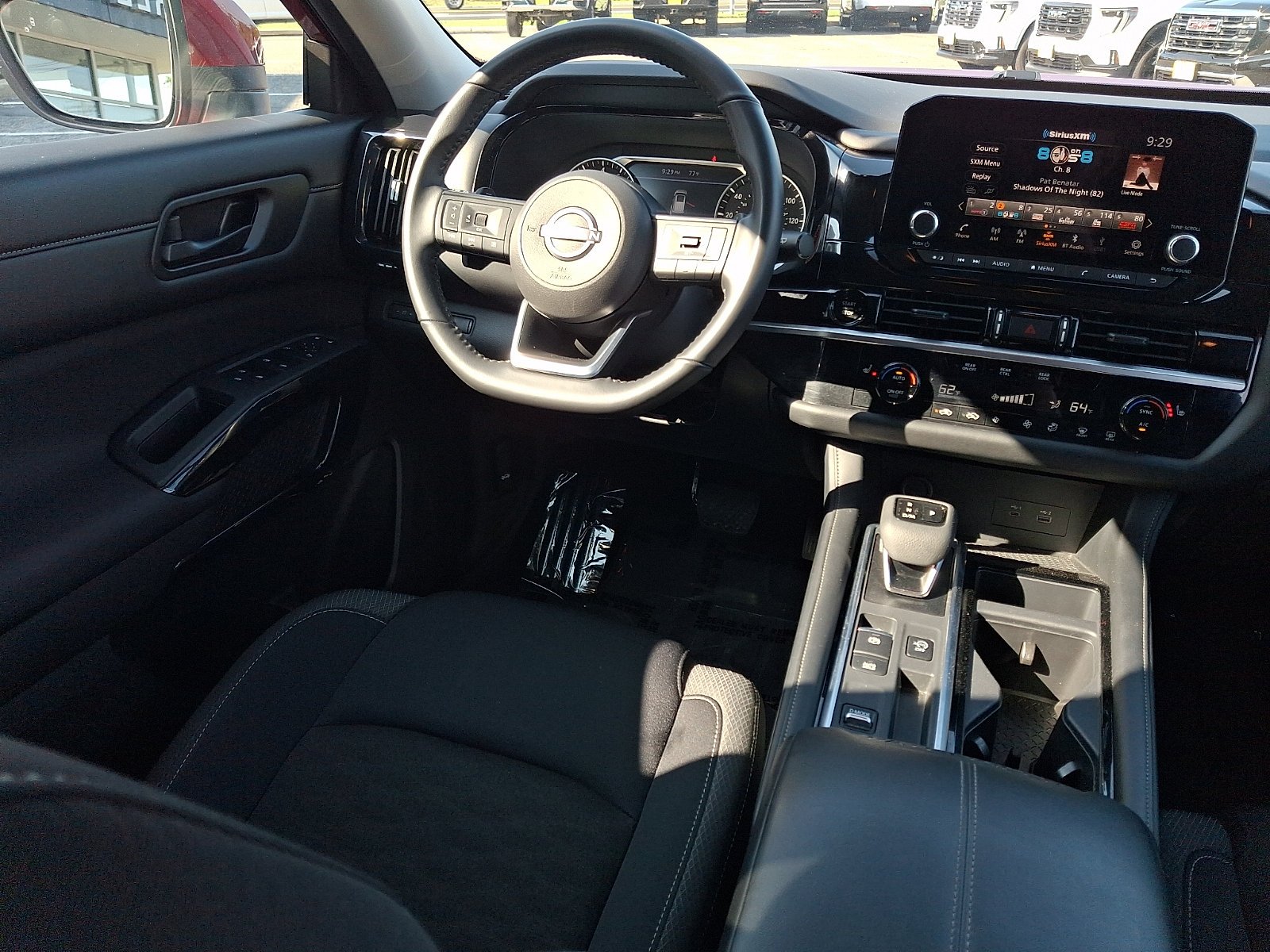 2025 Nissan Pathfinder SV - Photo 14