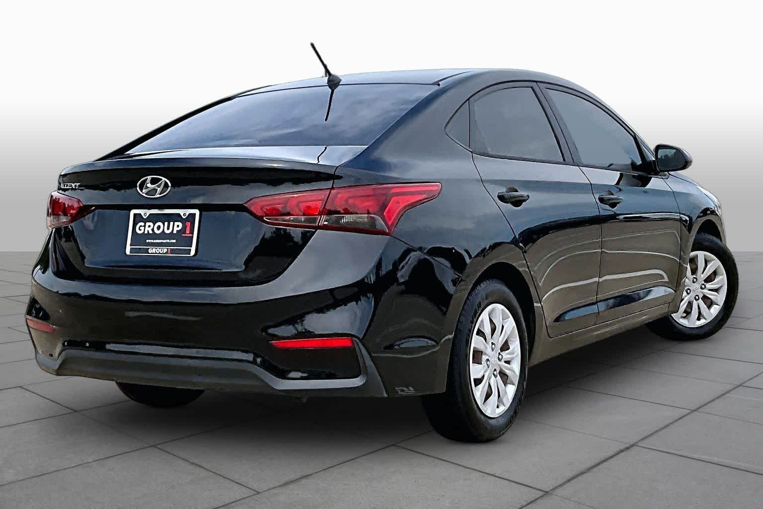 Used 2021 Absolute Black Hyundai SE image 13