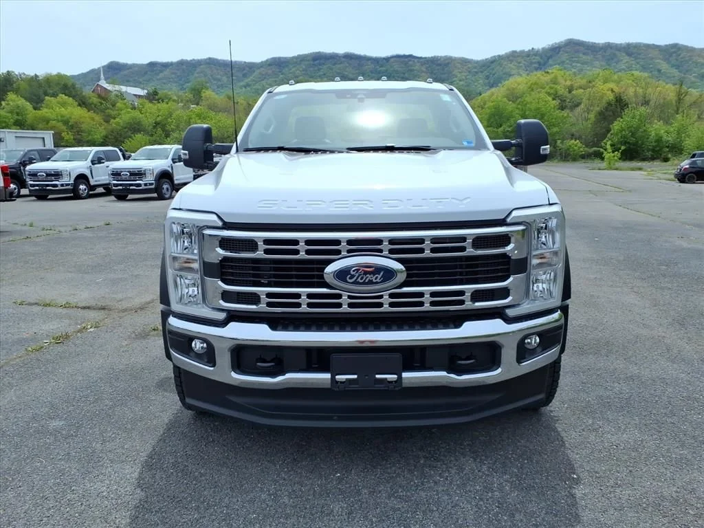 New 2026 Oxford White Ford F-450® XL image 10