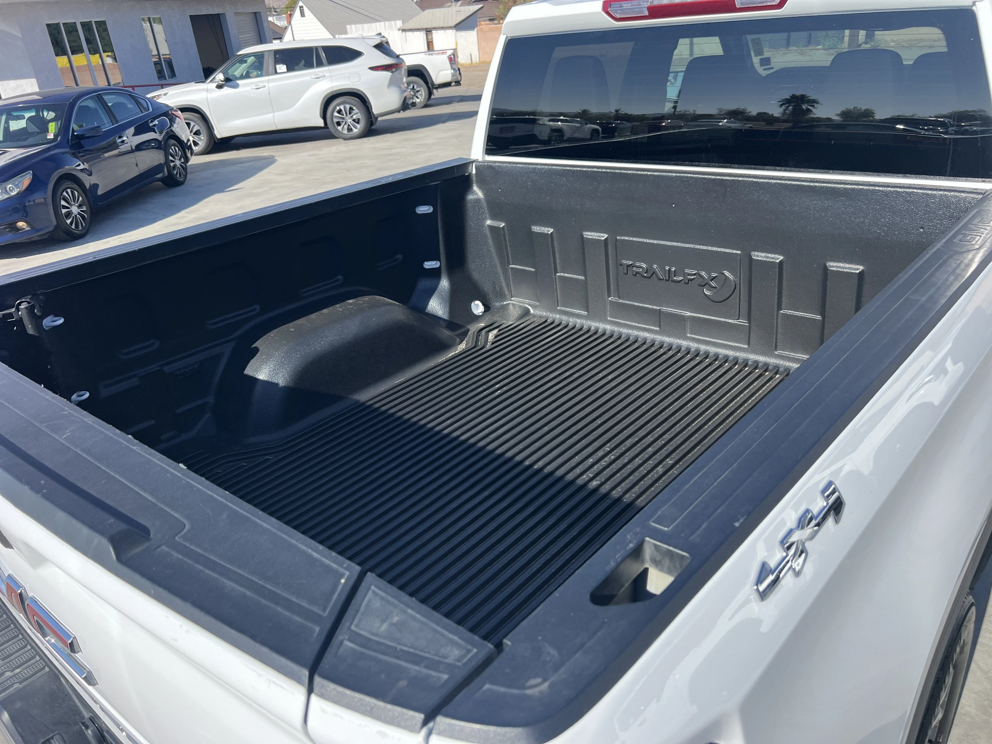 Used 2025 Summit White GMC SLT image 11