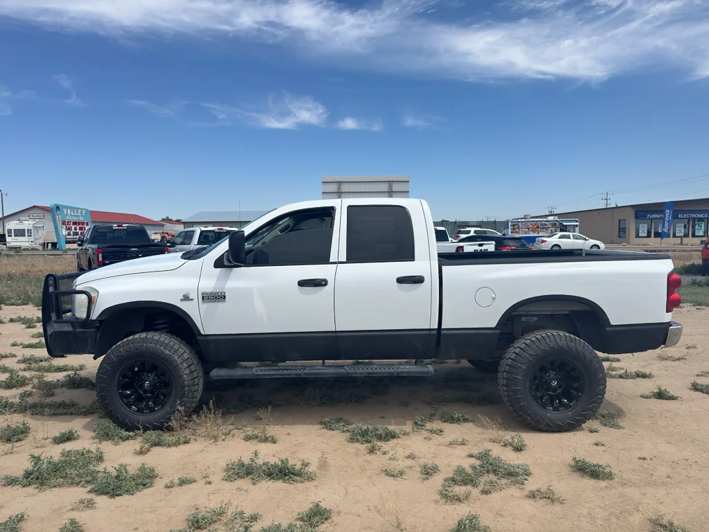Used 2007 White Dodge SLT image 2