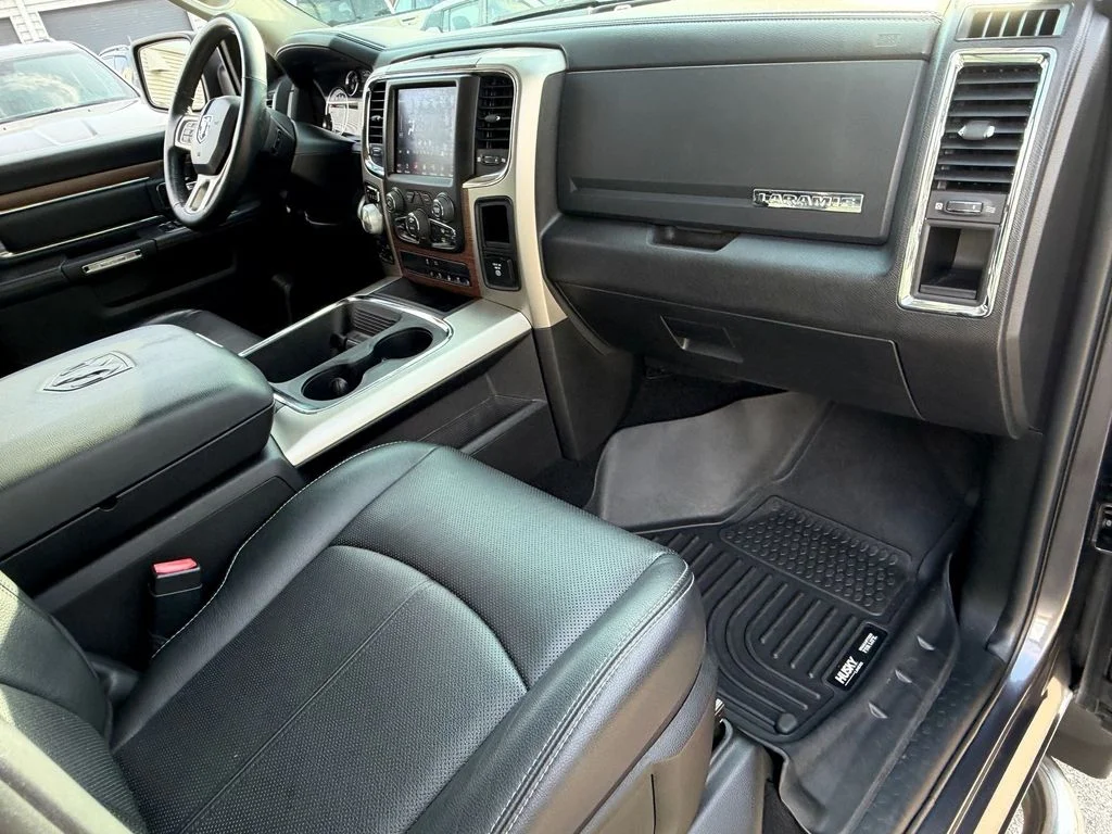 Used 2018 Granite Crystal Clearcoat Metallic Ram Laramie image 19