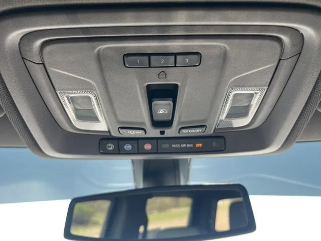 Used 2019 IRIDESCENT PEARL TRICOAT Chevrolet LTZ image 21