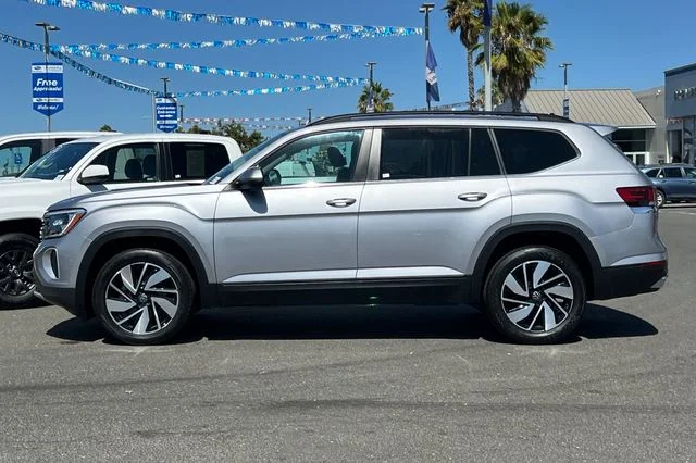Used 2024  Volkswagen 2.0T SE w/Technology image 7