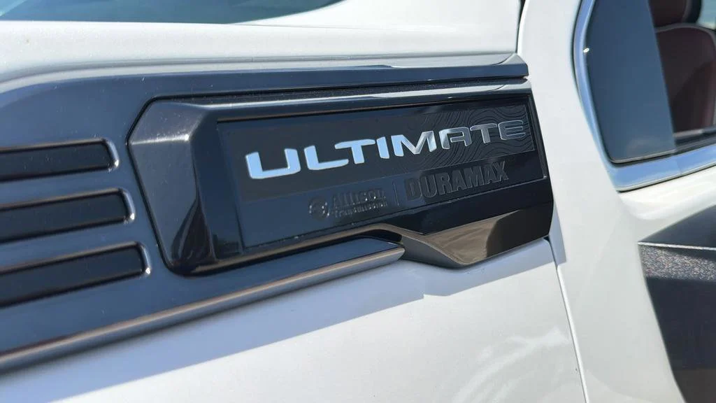 Used 2024 White Frost Tricoat GMC Denali Ultimate image 43