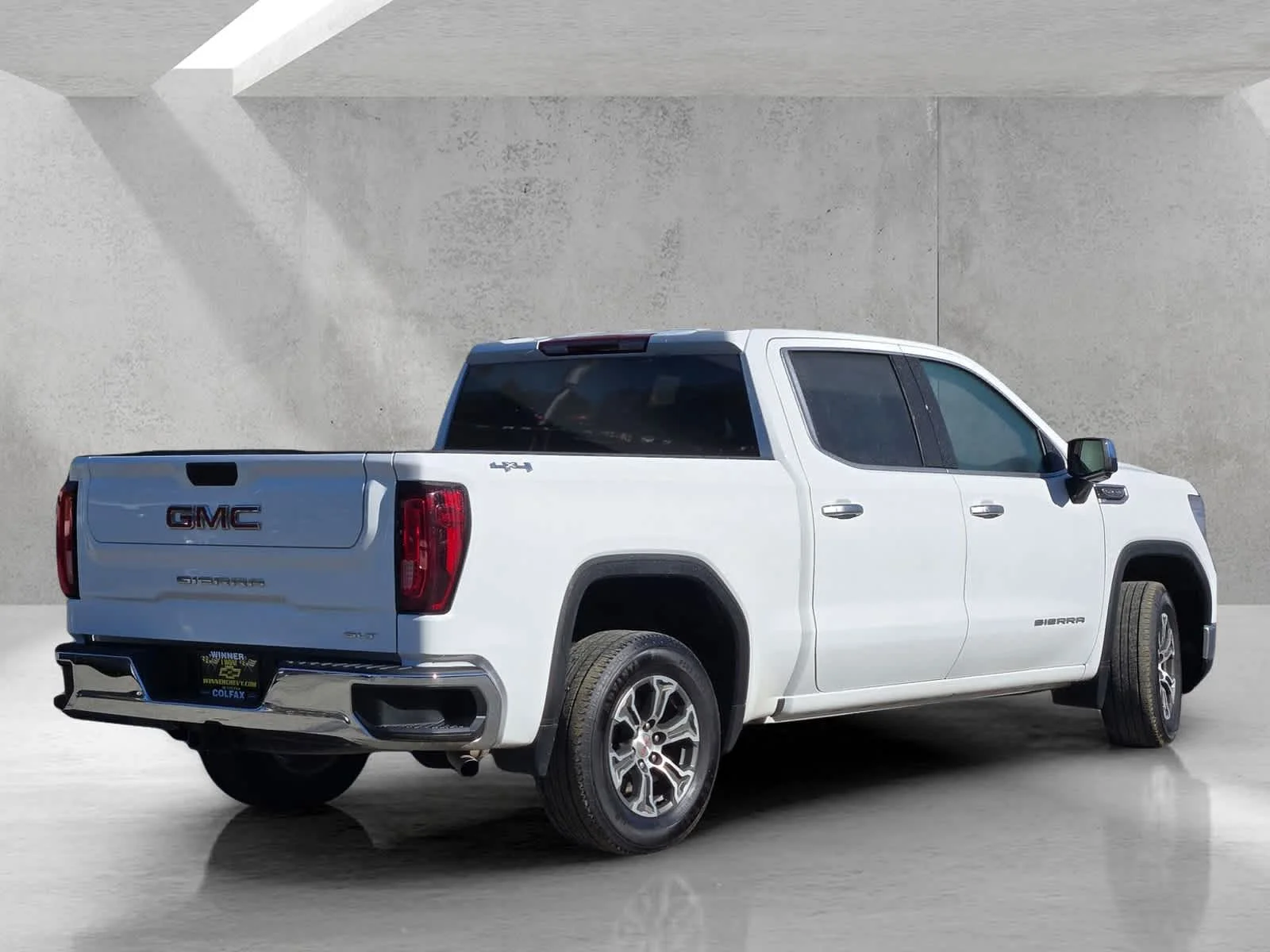 Used 2024 Summit White GMC SLT image 4