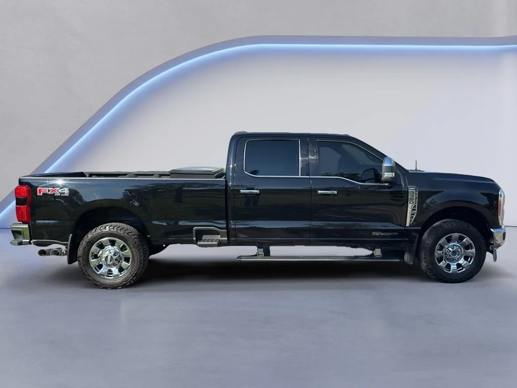 Used 2023 Agate Black Metallic Ford LARIAT image 6