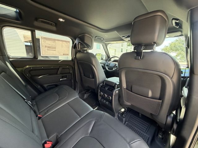 New 2026 Woolstone Green Land Rover X-Dynamic SE image 17