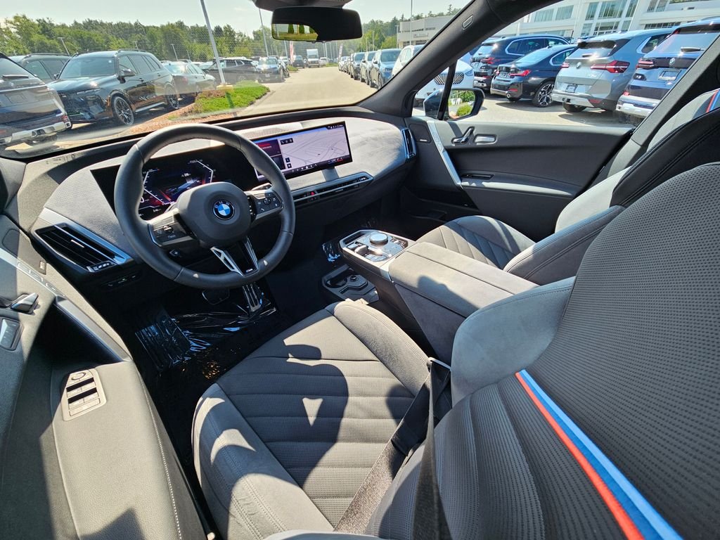 Used 2026 Black BMW xDrive60 image 26