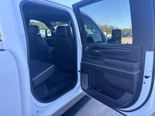 Used 2025 White GMC AT4X image 17